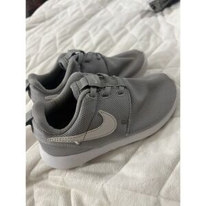 Nike Toddler's Roshe One Sneakers, Wolf Grey/White, 10C